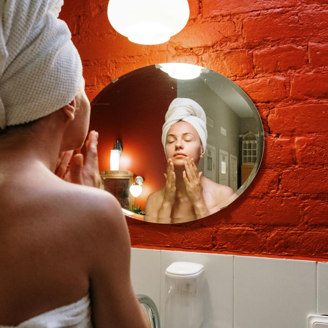Towel Buying Guide for Hotels: Sizes, Fabrics, and Budgeting