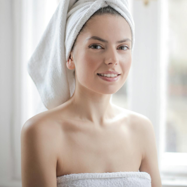 Why Hotels Use White Towels And Should You Do the Same At Home?