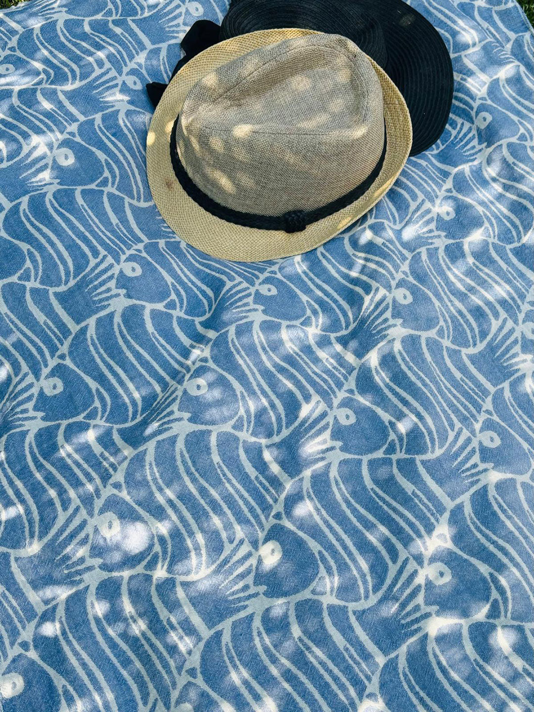 Lightweight, quick-dry beach towel 