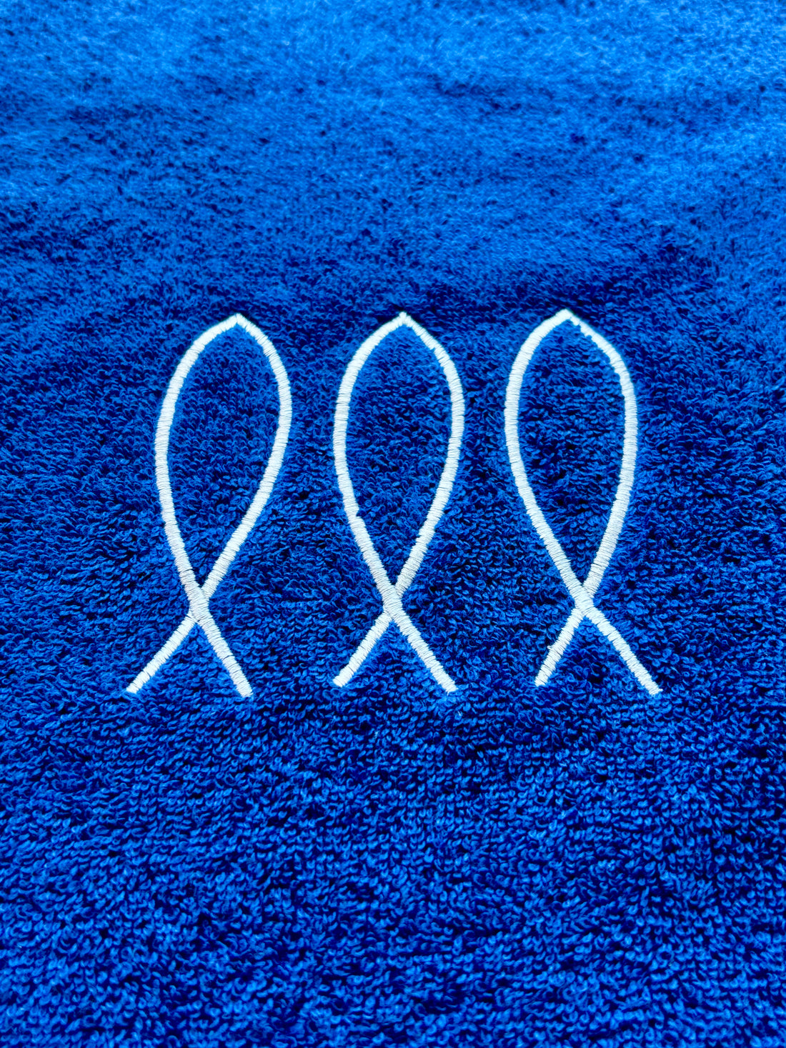 Trifin towel in midnight blue color
